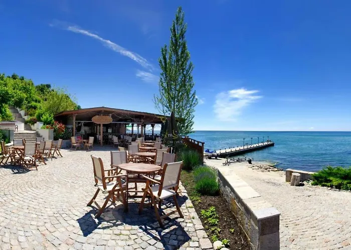 Апартамент Garden Of Eden Sea And Pool View Свети Влас