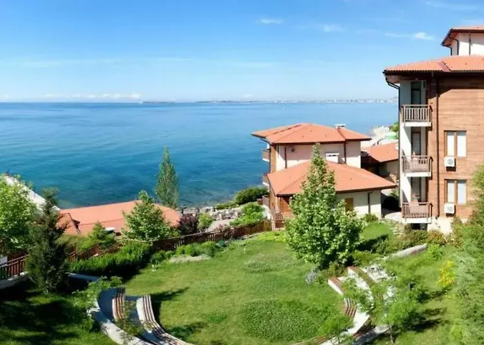 Апартамент Garden Of Eden Sea And Pool View Свети Влас